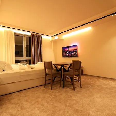 Hotel Deha & *