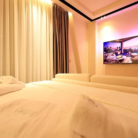 Hotel Deha & *